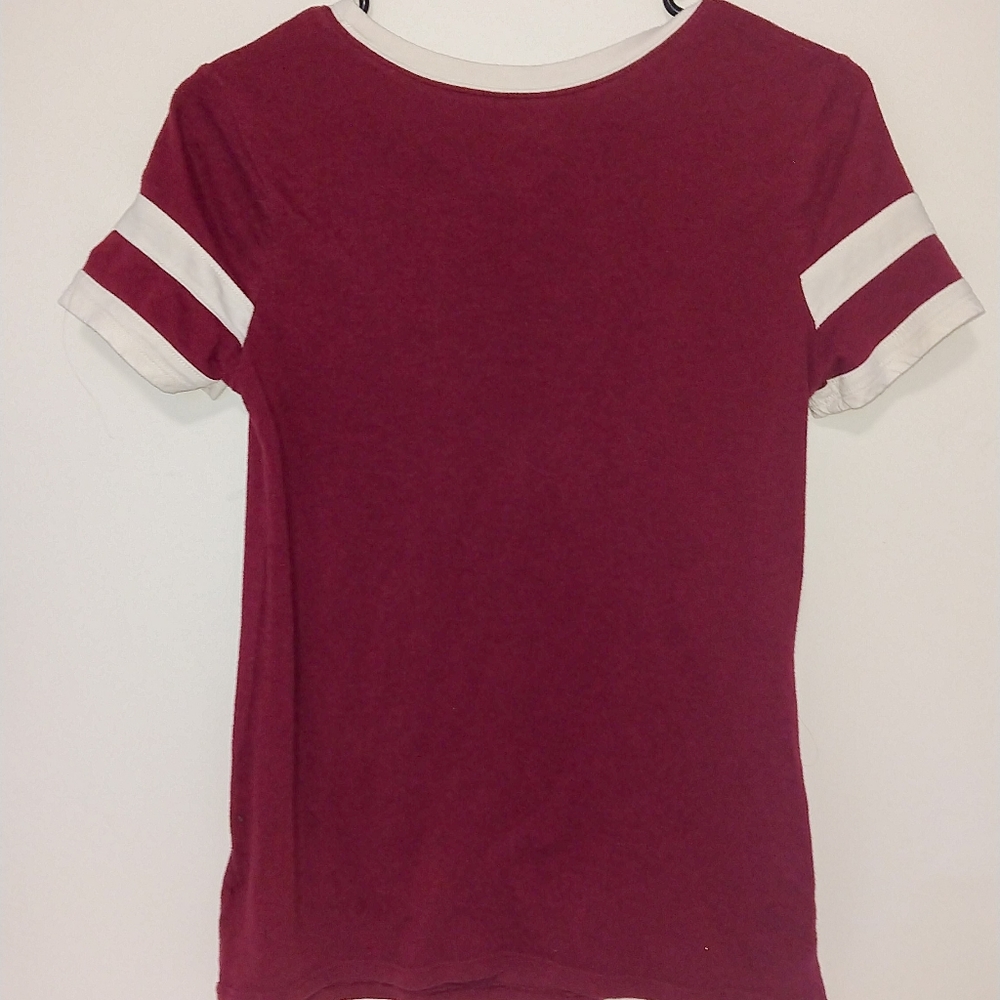 red t-shirt - Picture 2 of 2